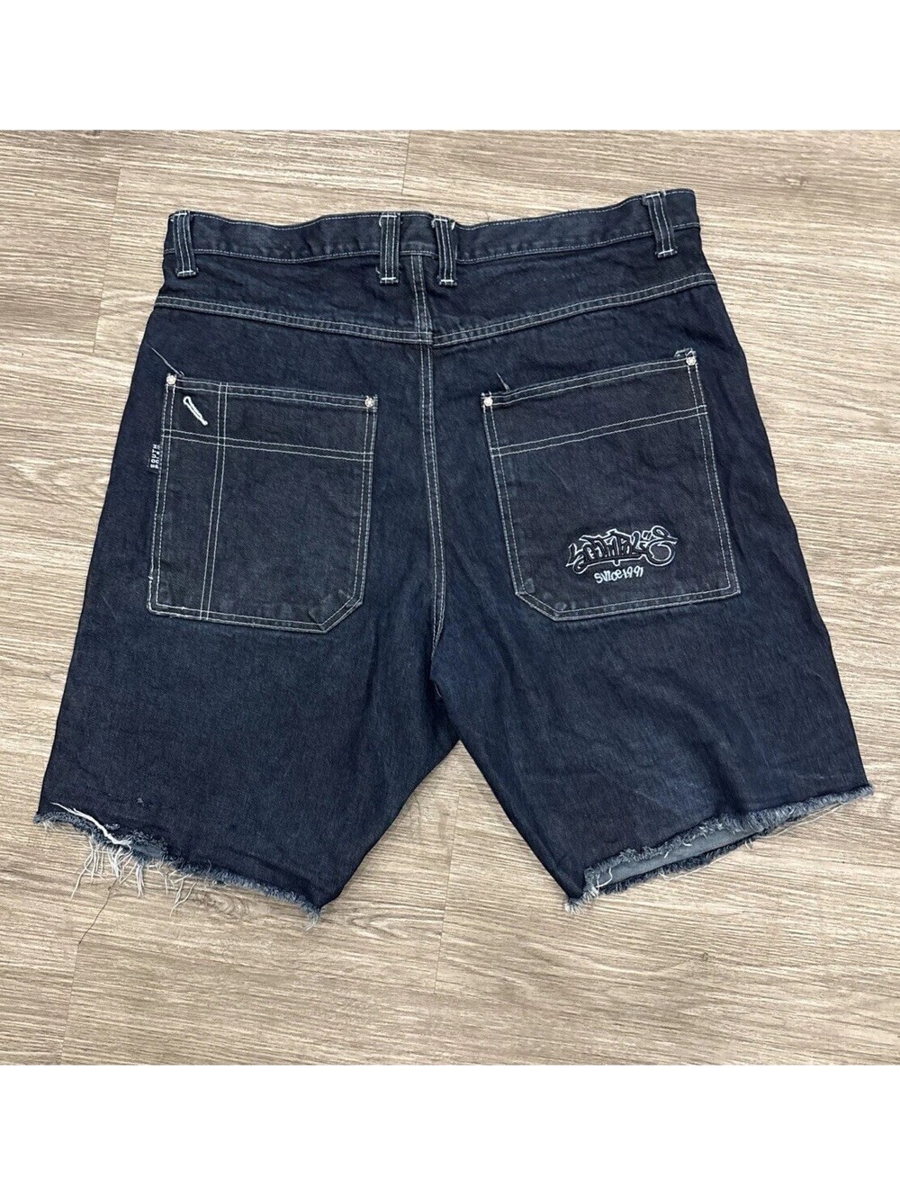 Vintage 00’s Men’s SouthPole Graffiti Style Shorts